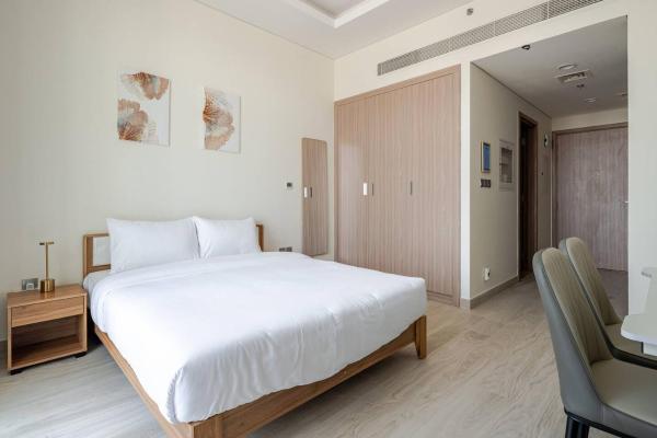 A la foto es mostra l'objecte Cozy studio Pet Friendly Pool, Gym, Water Near Downtown situat a la ciutat de Dubai.