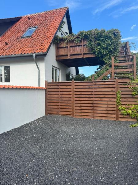 På bildet vises objektet Bøtø strand feriehus 2 1sal som ligger i byen Hinge.