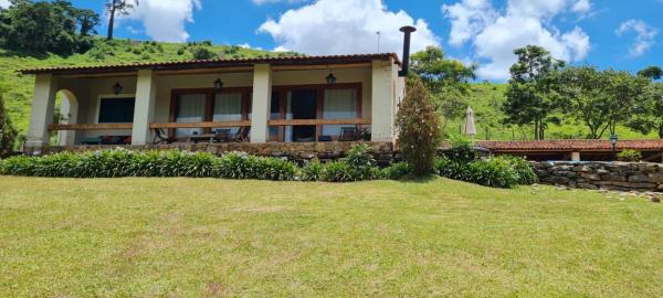 写真にはジャクチンガ市にあるCasa de Fazenda Vale da Forquilhaが写っています。