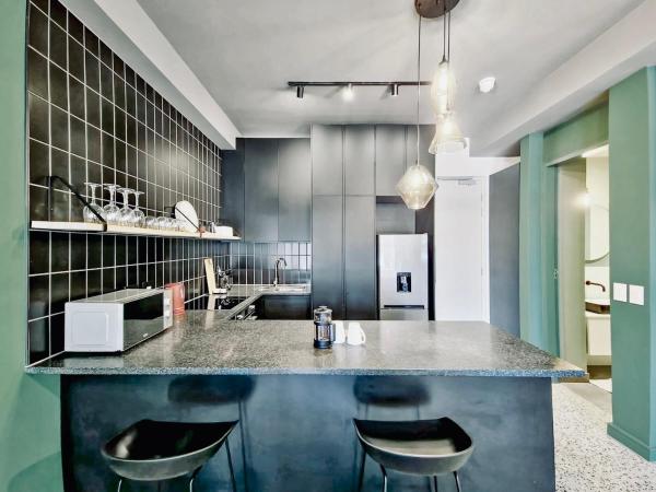 Apartamento de 1 dormitorio — 60 m² - Stylish, new, pool, secure home in heart of CBD