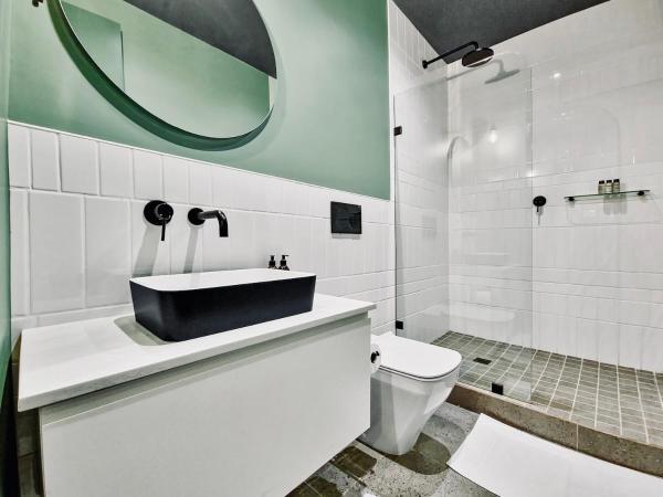 Foto 4: Stylish, new, pool, secure home in heart of CBD