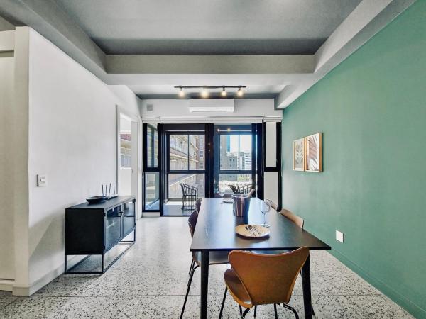 Foto 6: Stylish, new, pool, secure home in heart of CBD