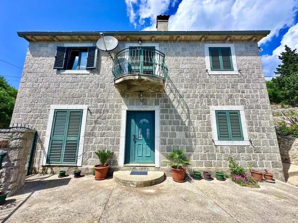 A la foto es mostra l'objecte Villa HESTIA situat a la ciutat de Rose.