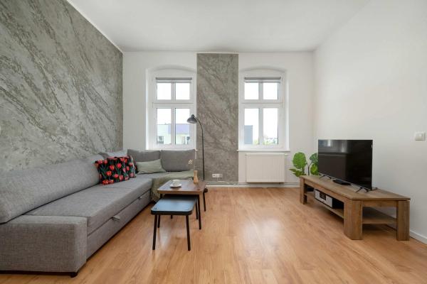 Spacious Apartment with WiFi & Smart TV Remote Working by Noclegi Renters, Wrocław