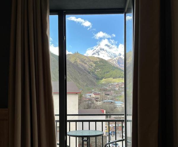 Kuvassa näkyy kohde Hotel 717 Kazbegi, joka sijaitsee kaupungissa Kazbegi.