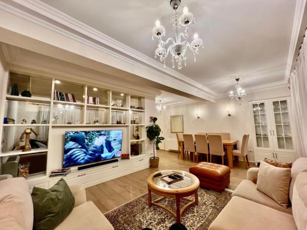 TOP House Tirana, Тирана