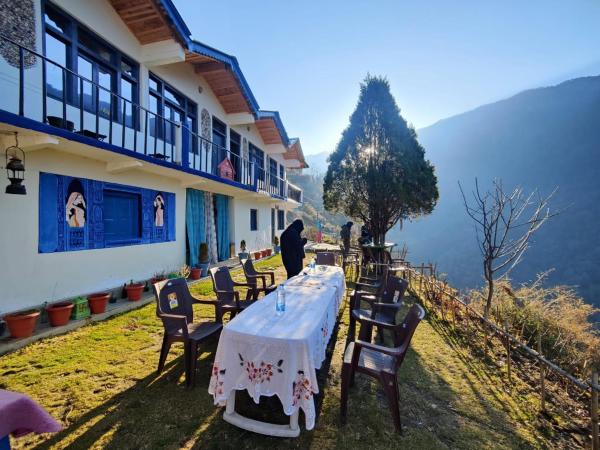 A la foto es mostra l'objecte Bharat Homestay - The Native himalayan situat a la ciutat de Madheso.