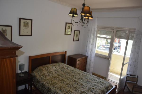 Na zdjęciu widoczny jest obiekt Monte Abraão- Quarto com banho compartilhado sem serviços położony w mieście Fontainhas.