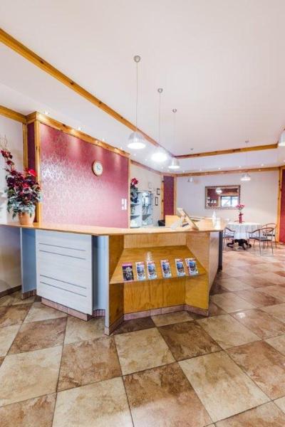 Na fotografii je vidět objekt Hotel Kęszyca Leśna nacházející se ve městě Templewo.