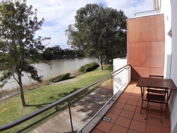 写真にはトロイア市にあるCasa do lago em Sol Tróiaが写っています。