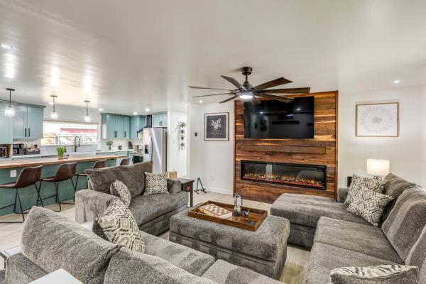 A la foto es mostra l'objecte Walk to Dtwn Flagstaff: Home w/ Great Outdoor Area situat a la ciutat de Flagstaff.