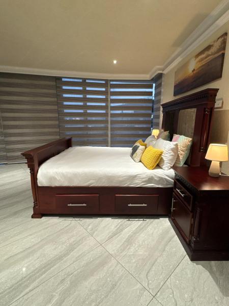 Foto 9: Accommodation Front - Extraordinary 6 Sleeper with Harbour Views