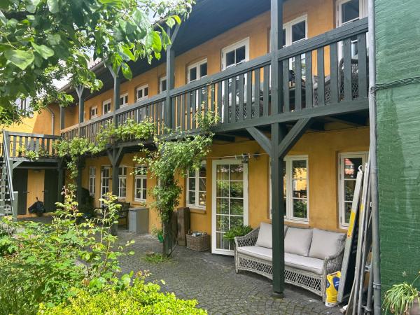 照片显示了位于Aalborg市的Vidunderligt hus med gårdhave - midt i centrum Brettevillesgade 16 A物件。