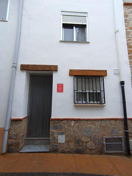 A la foto es mostra l'objecte Casa Tramuntana situat a la ciutat de Sarratella.