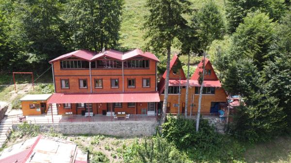 Nella foto è visibile l'oggetto maneviga pansiyon situato nella città di Çaykara.