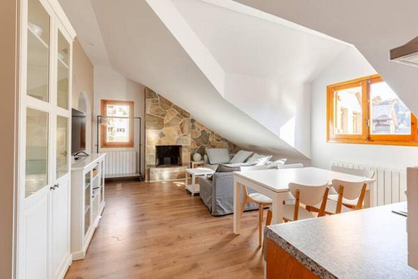 På billedet ses objektet Los Arcos de Escarrilla beliggende i byen Escarrilla.