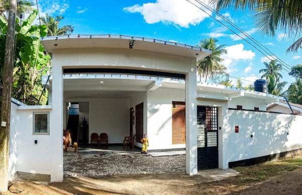 My Surf Camp Villa - Mirissa