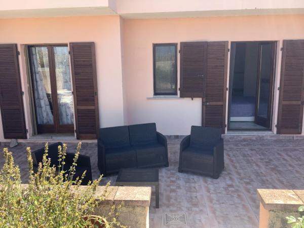 Nella foto è visibile l'oggetto Casa camelie situato nella città di Palau.