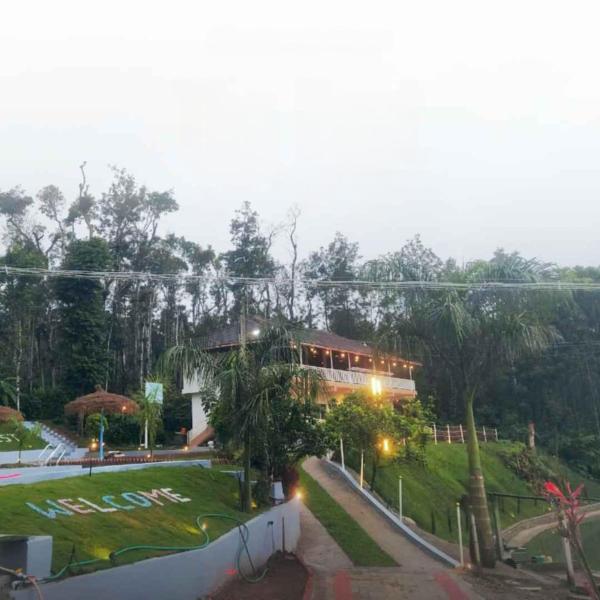 A la foto es mostra l'objecte LAKE VIEW Chikkamagaluru situat a la ciutat de Vastāra.