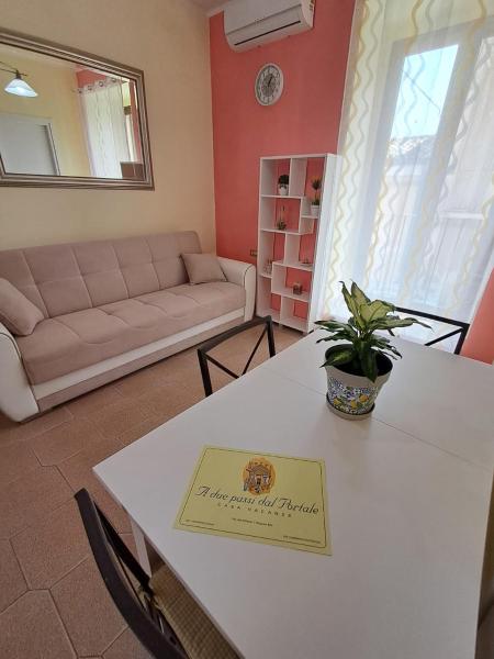 A la foto es mostra l'objecte A due passi dal portale situat a la ciutat de Ragusa.