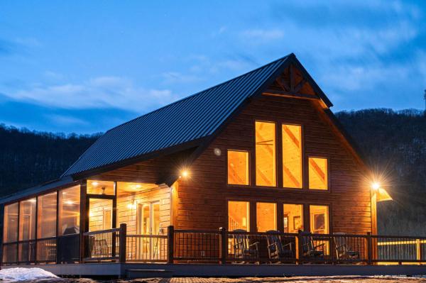 En la foto se muestra el objeto Fully Loaded Riverfront West Branch Fishing Cabin ubicado en la ciudad de Starrucca.