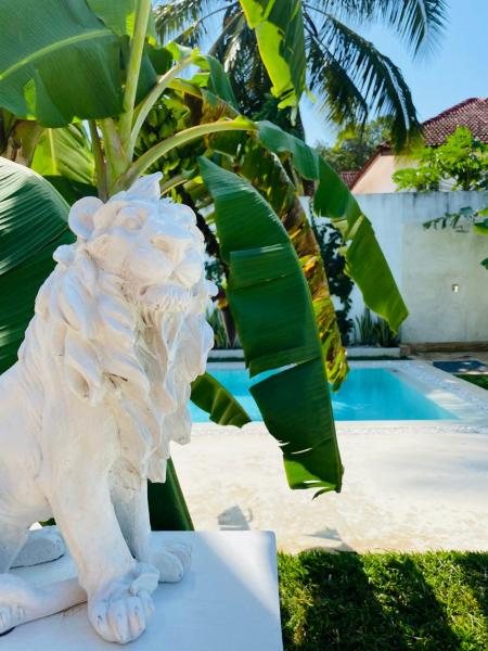 照片显示了位于Kiwengwa市的Luxury LIONS VILLAS ZANZIBAR - with Private Cook&Infinity Pools物件。