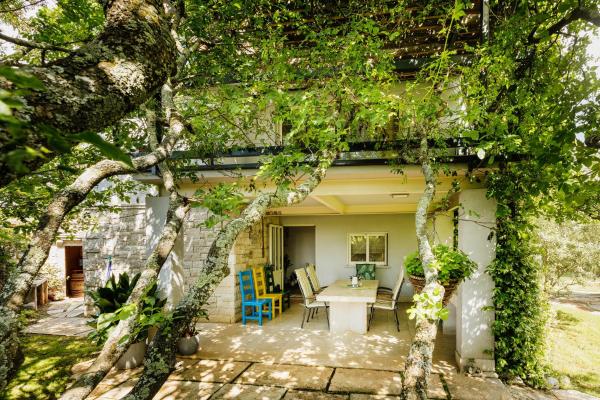 Na foto é possível ver o objeto Peroj's Green Oasis - Holiday home localizado na cidade de Peroj.