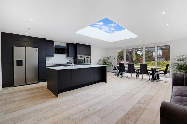 A la foto es mostra l'objecte Luxury house in Rainham situat a la ciutat de Rainham.