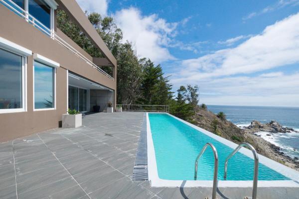 A la foto es mostra l'objecte Luxury and tranquility facing the sea situat a la ciutat de Quintay.
