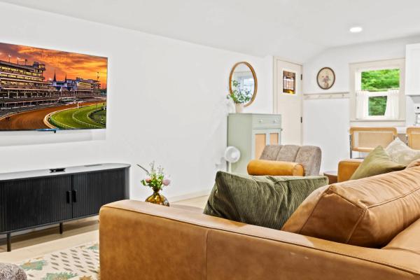 The Gatsby Carriage House Luxe Stay W Game Room - Sapporo