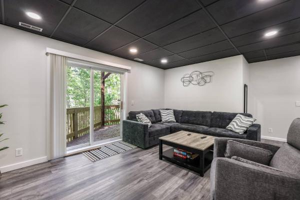 På billedet ses objektet 5BR Family Escape, Hot Tub, Game Room, Sleeps12 beliggende i byen Hopkins Spring.