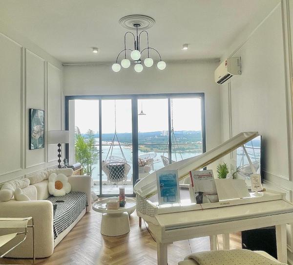 Johor Bahru Seaview Home for 8 Piano Danga Bay, Johor Bahru