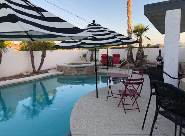 A la foto es mostra l'objecte Boutique Havasu Getaway, Summertime Bliss! situat a la ciutat de Lake Havasu City.
