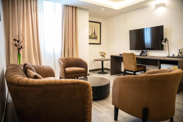 Na zdjęciu widoczny jest obiekt Alisa Hotel North Ridge położony w mieście Akra.