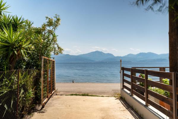 Auf dem Foto ist das Objekt GnF Family Beach House - salty air & slow days in der Stadt Douviá zu sehen.