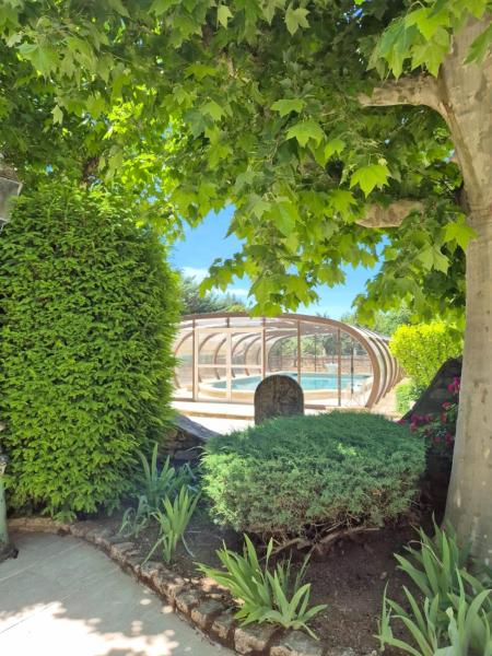 På bildet vises objektet Mas Provençal with Swimming Pool & Air Conditioning som ligger i byen Rustrel.