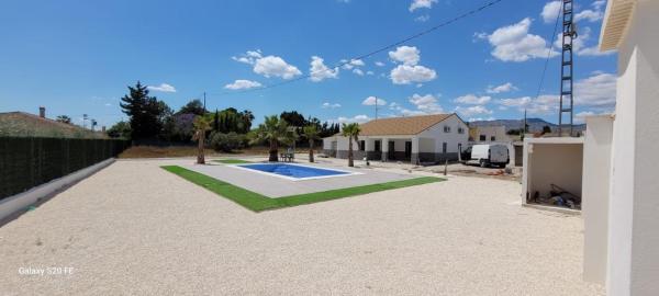 På billedet ses objektet Villa la famille beliggende i byen Vallonga.