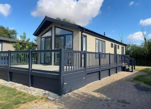 På billedet ses objektet Foxhunter Park Luxury Lodge beliggende i byen Minster.