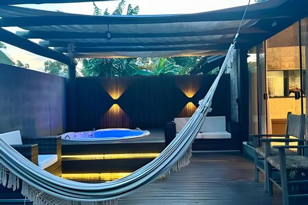 照片显示了位于Imbituba市的Uma Casa na Praia do Rosa com Jacuzzi物件。