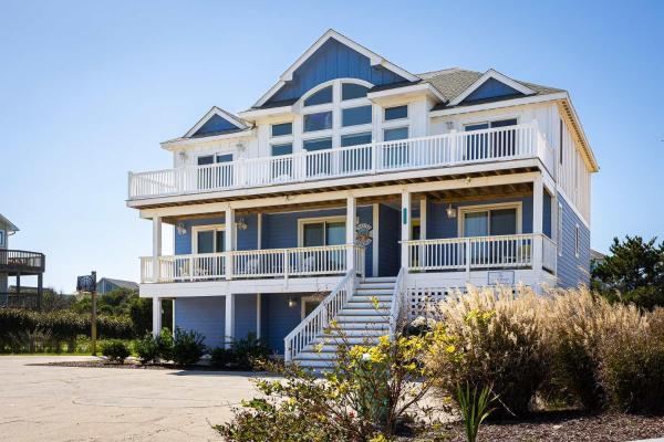 A la foto es mostra l'objecte Gorgeous Semi-Oceanfront Home in Whalehead situat a la ciutat de Corolla.