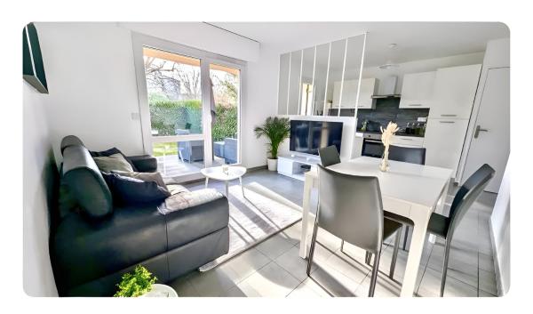 A la foto es mostra l'objecte Apt with garden in Ferney Ideal UN or CERN situat a la ciutat de Ornex.