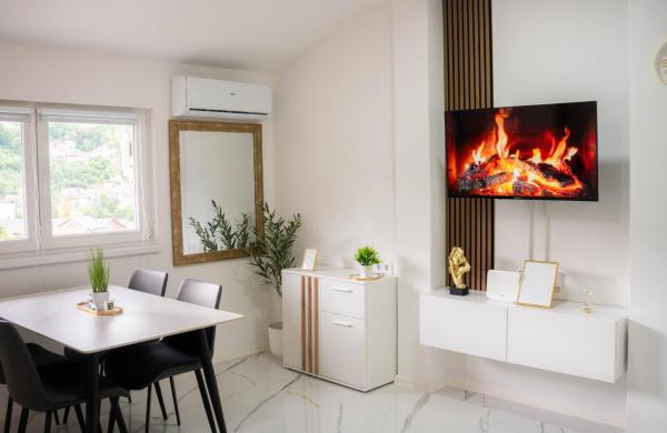 Na fotografii je vidět objekt Cozy in Konjic Apartment nacházející se ve městě Polje-Bijela.