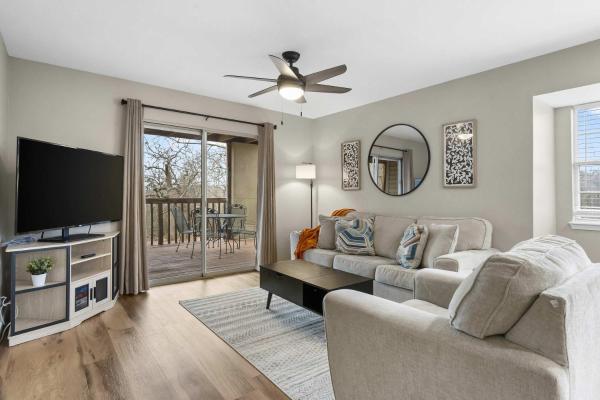 A la foto es mostra l'objecte Modern Comfort Retreat situat a la ciutat de Branson.
