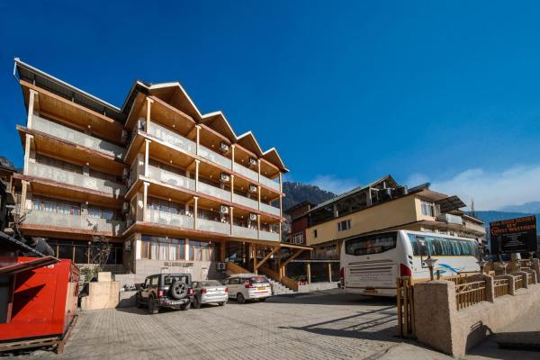 A la foto es mostra l'objecte Hill Rive Resort situat a la ciutat de Manāli.