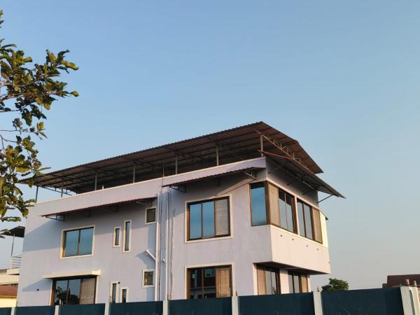 A la foto es mostra l'objecte SunView Hill situat a la ciutat de Kasāra.