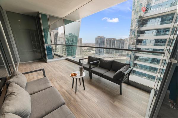 På billedet ses objektet Blissful Sanctuary l 1BR Balcony w Canal View l Downtown near Dubai Mall beliggende i byen Dubai.