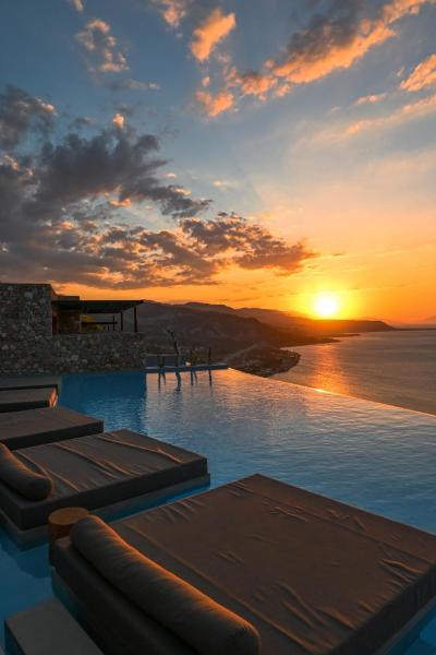 Nella foto è visibile l'oggetto Le Grand Bleu Resort situato nella città di Pírgos.