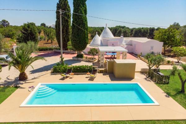 Na zdjęciu widoczny jest obiekt Villa Trullo Grazia by Villa Plus położony w mieście Ostuni.