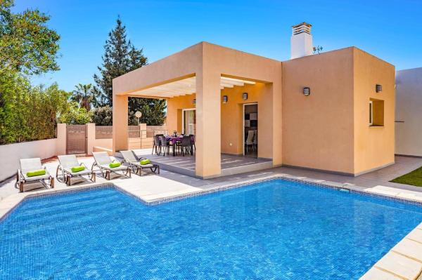 A la foto es mostra l'objecte Villa Pomera Tres by Villa Plus situat a la ciutat de Beniarbeig.