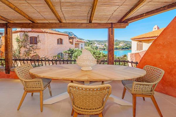 Na zdjęciu widoczny jest obiekt Terrazza sul mare a Porto Cervo położony w mieście Porto Cervo.